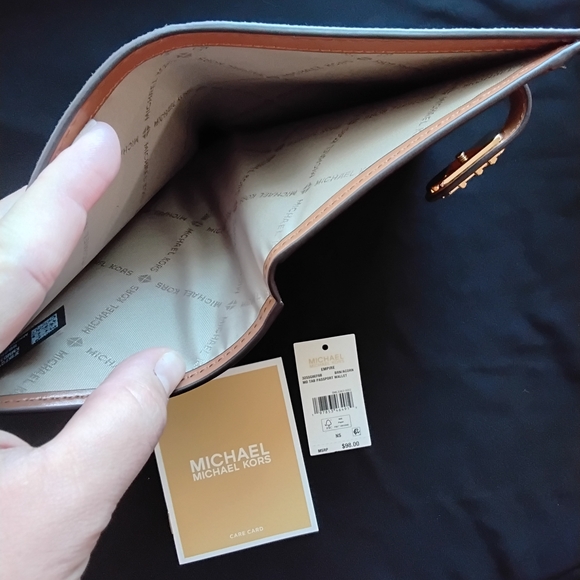 Michael Kors Empire MD TAB Passport Wallet - Picture 5 of 9